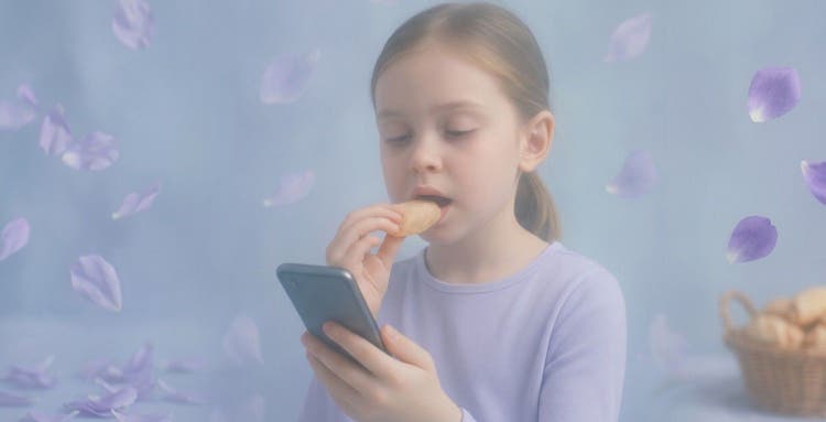 Does watching mobile while eating affect a child’s brain development