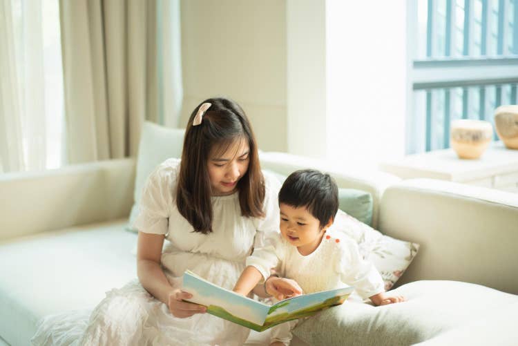 Raising a Child Naturally: Precautions and Positive Stimulation for Early Development